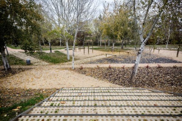 Bajada al parque desde la calle Cristobal Colón Bajada al parque desde la calle Cristobal Colón